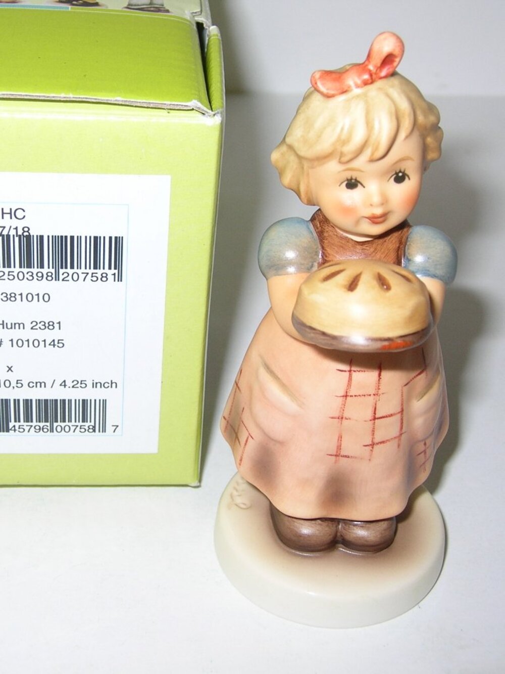 Hummel Goebel "COUNTRY KITCHEN" Figurine #2381 TMK10 w/Box Germany 4.5"Tall MINT
